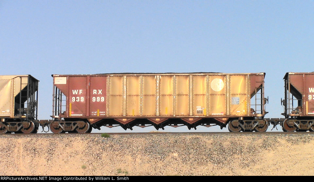 WB Unit Loaded Hooper Frt at Erie NV W-Pshr -92